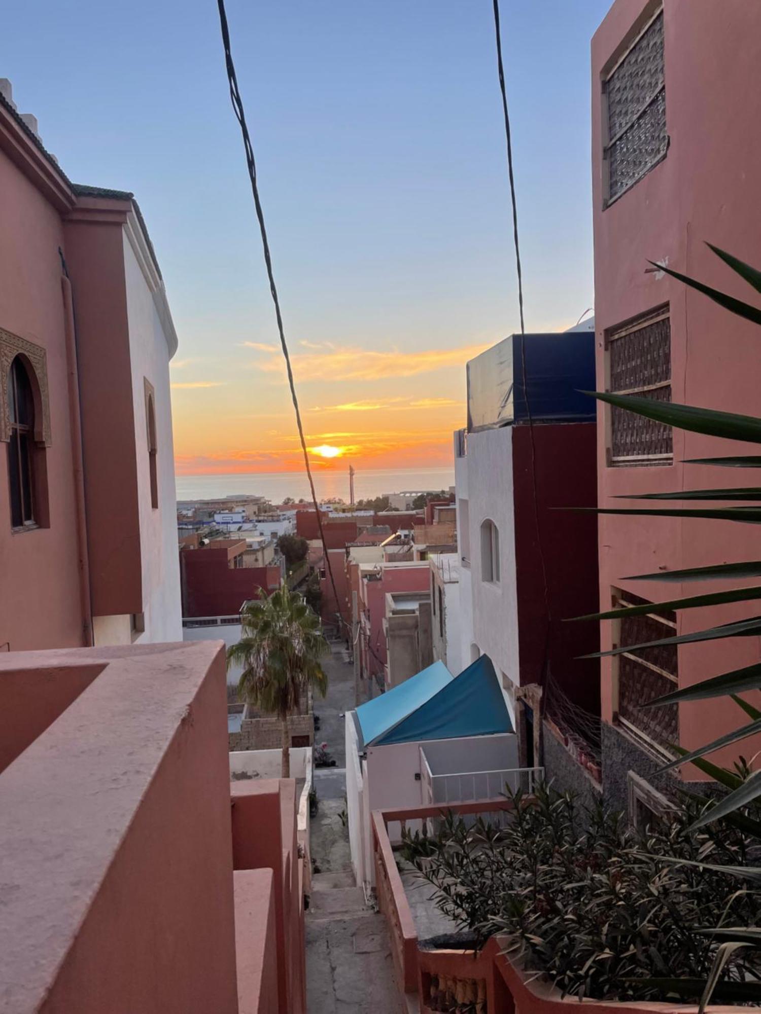 Waveside Hostel Tamraght Ngoại thất bức ảnh